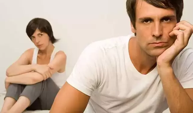 Bărbatul se confruntă cu o potență slabă și nu este capabil de intimitate
